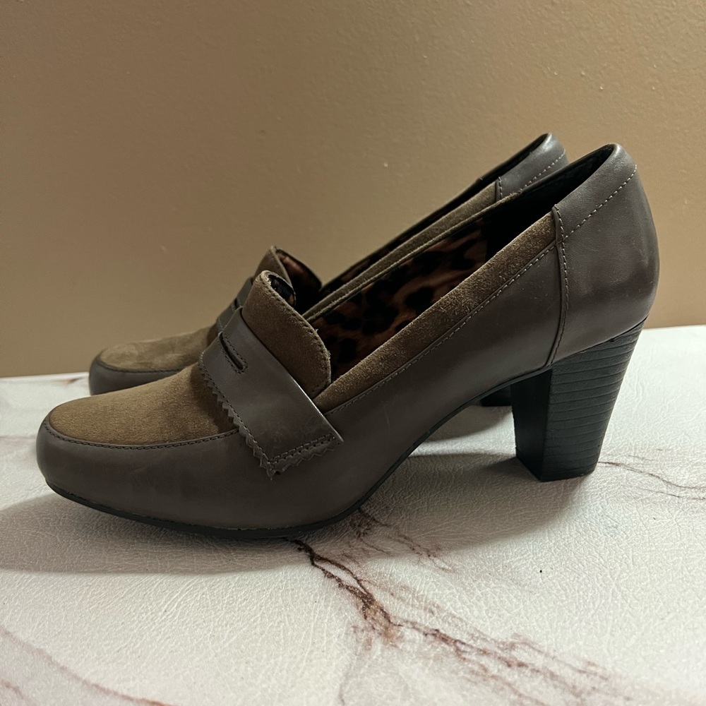 Clarks Bendables Ladies 11 M Brown Leather Pumps Heels Slip on Loafers.